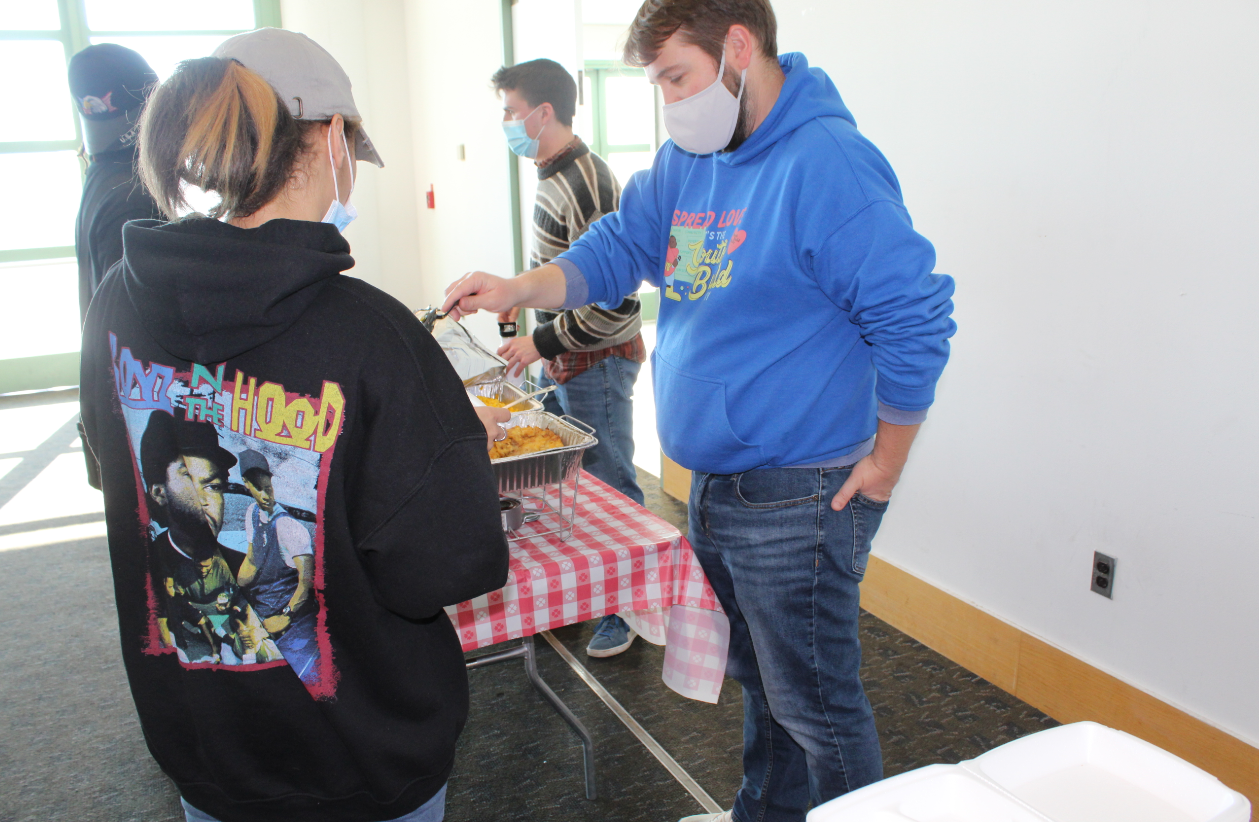 serving-food-1